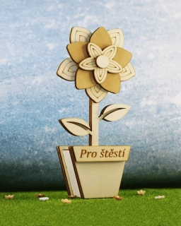 Jarní dekorace květina v květináči 